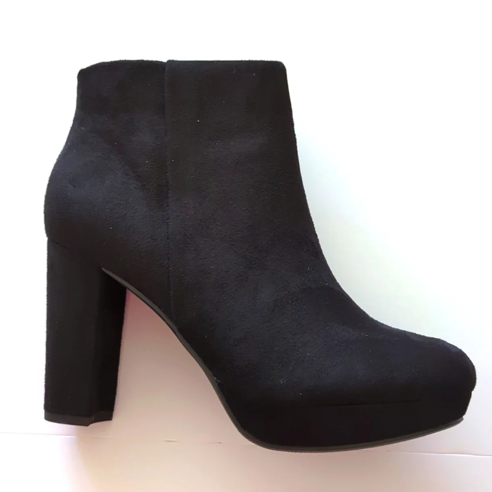 Dream Pairs Stomp Black Block Heeled Zip- up side Booties
